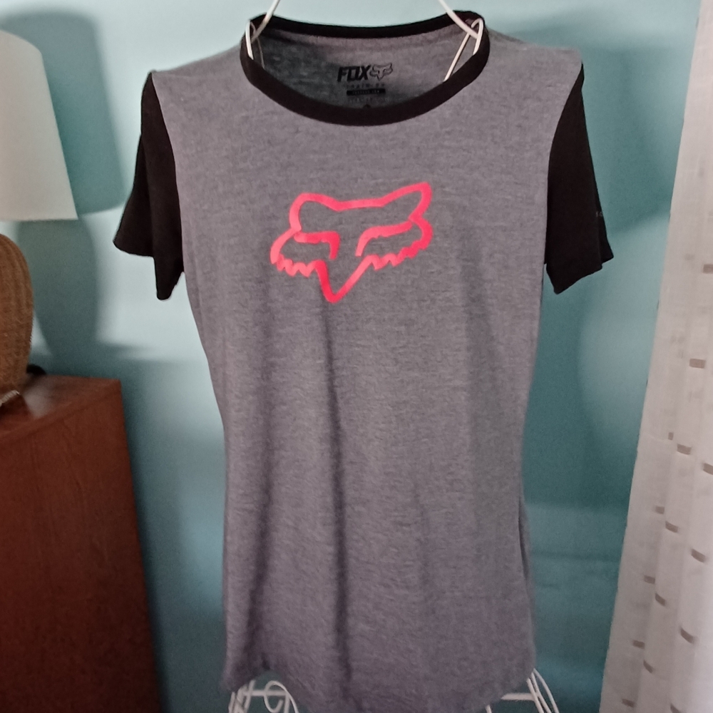 NWT Fox Training  Grey/Black/Bright Pink Short Sleeve Tshirt-Women's Size Large